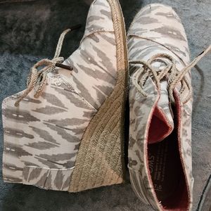 TOMS wedges